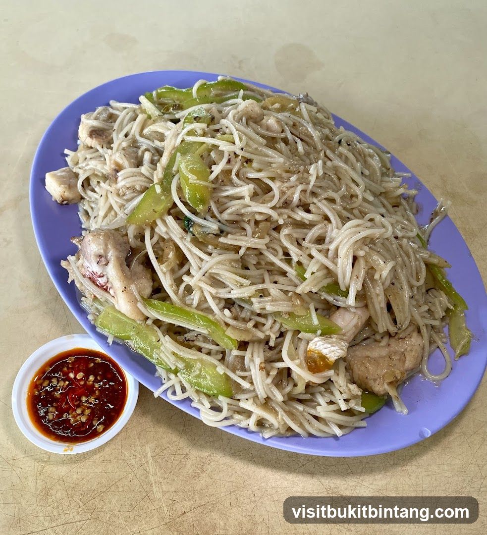 Stir-fried noodles with chicken and bitter gourd
