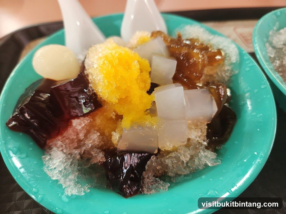 Dessert with shaved ice and jelly