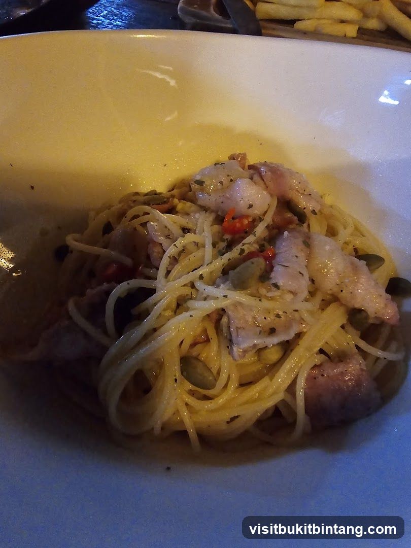 Spaghetti with seafood and chili