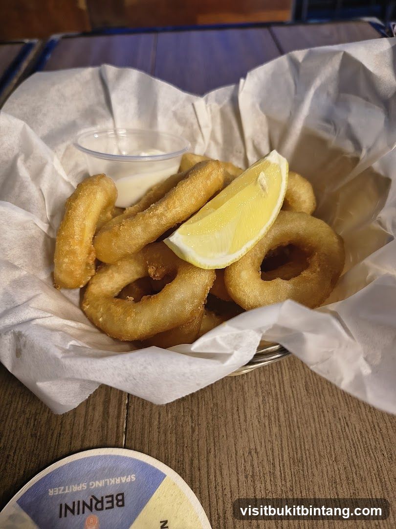 Fried Calamari with Lemon and Dip