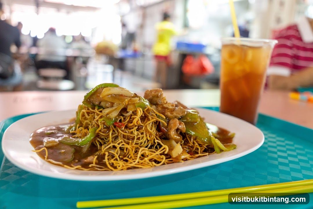 Crispy Noodles with Beef and Green Peppers