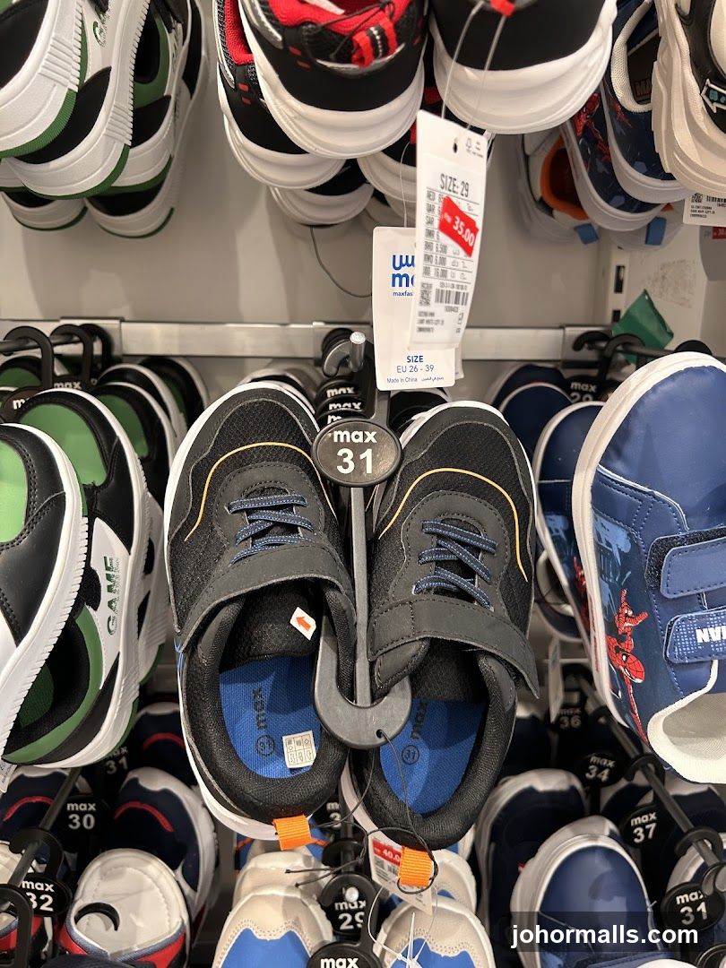 Children's Shoes Display