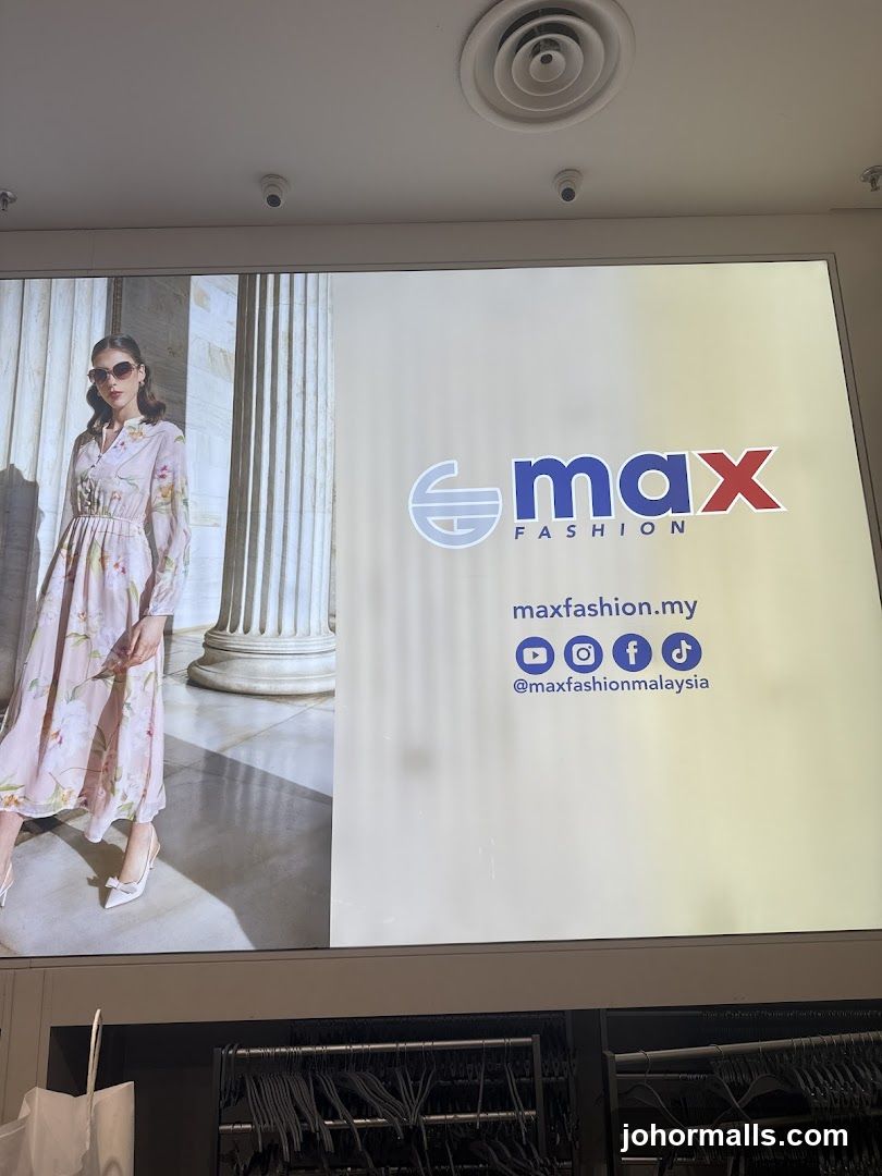 Max Fashion Store Interior Display