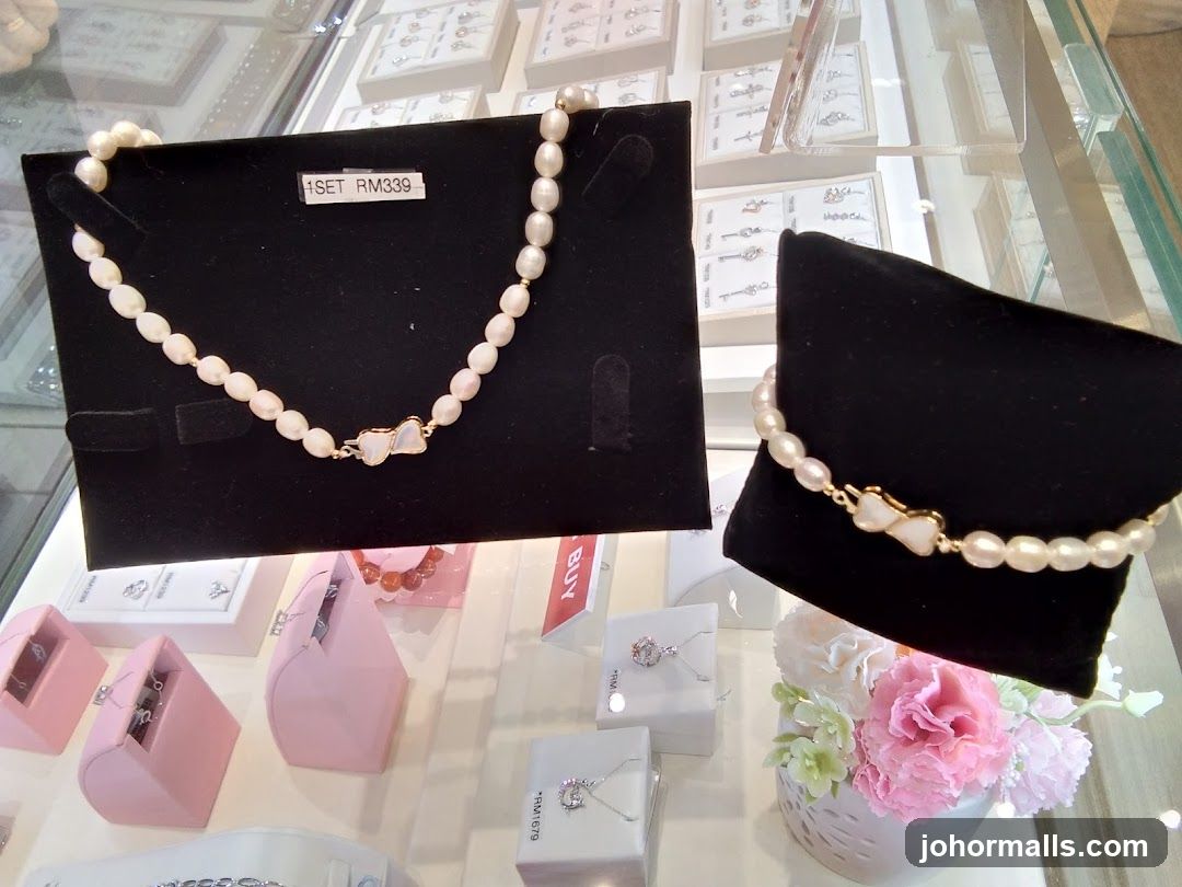 Pearl Jewelry Display