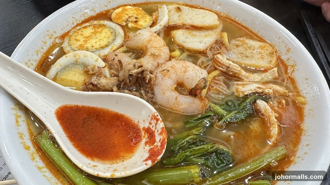 Laksa with Prawns and Egg