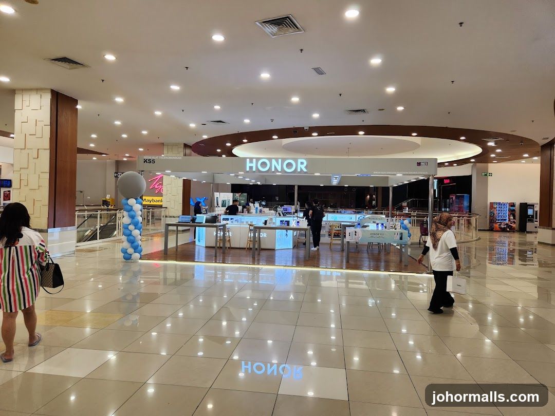 HONOR Store Interior