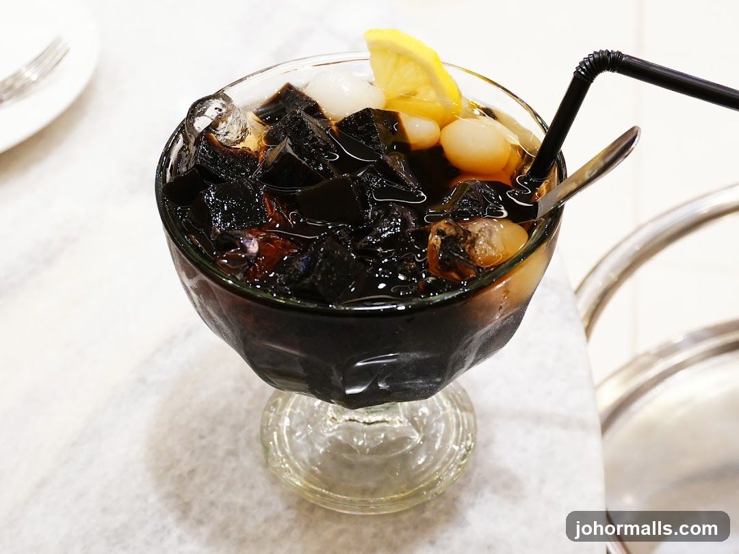 Grass Jelly Drink with Lychee