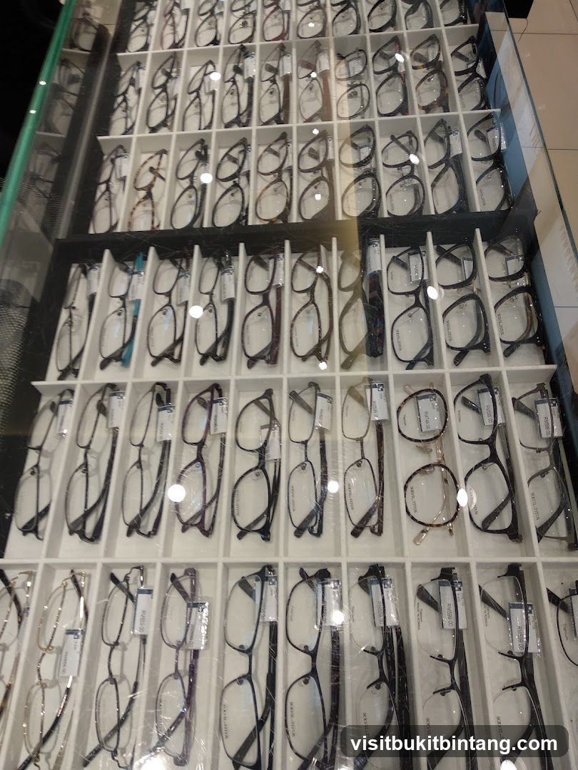 Eyeglasses Display