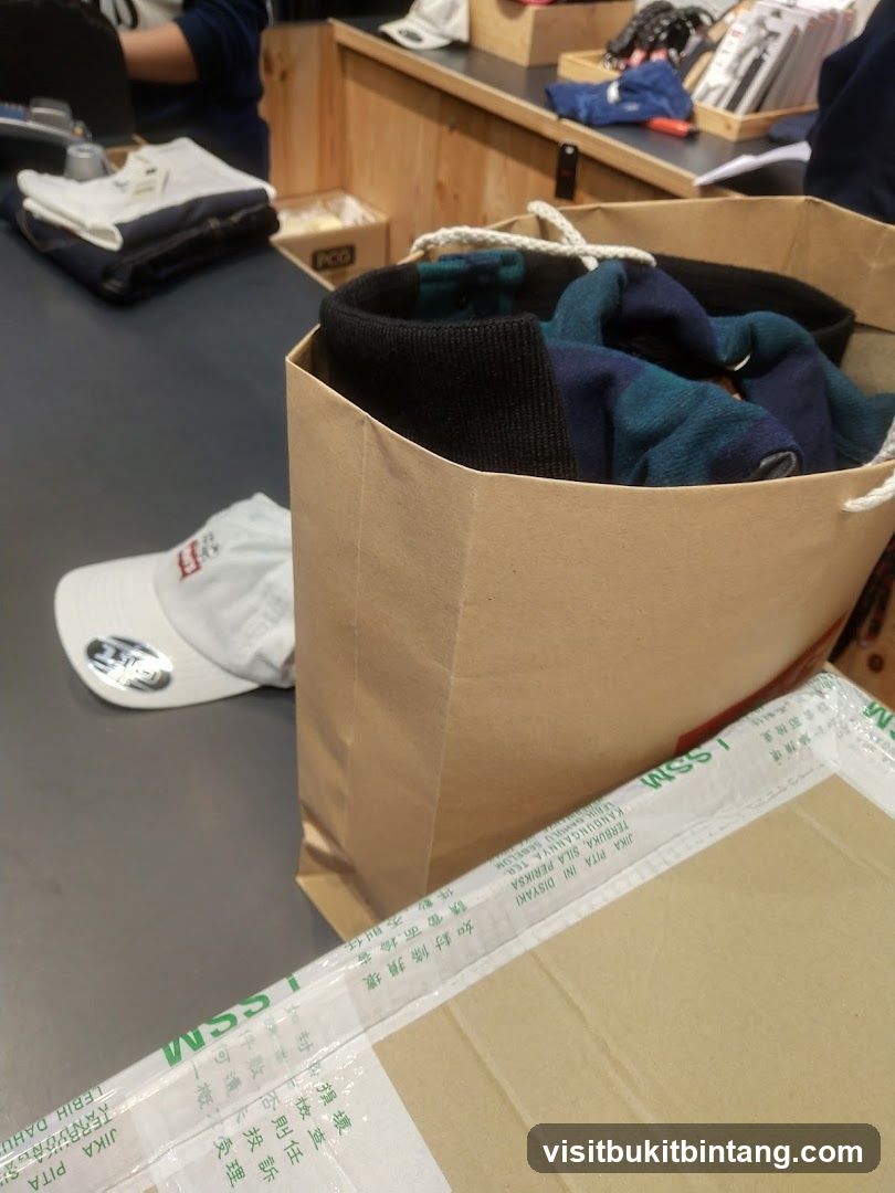 Shopping Bag and Cap