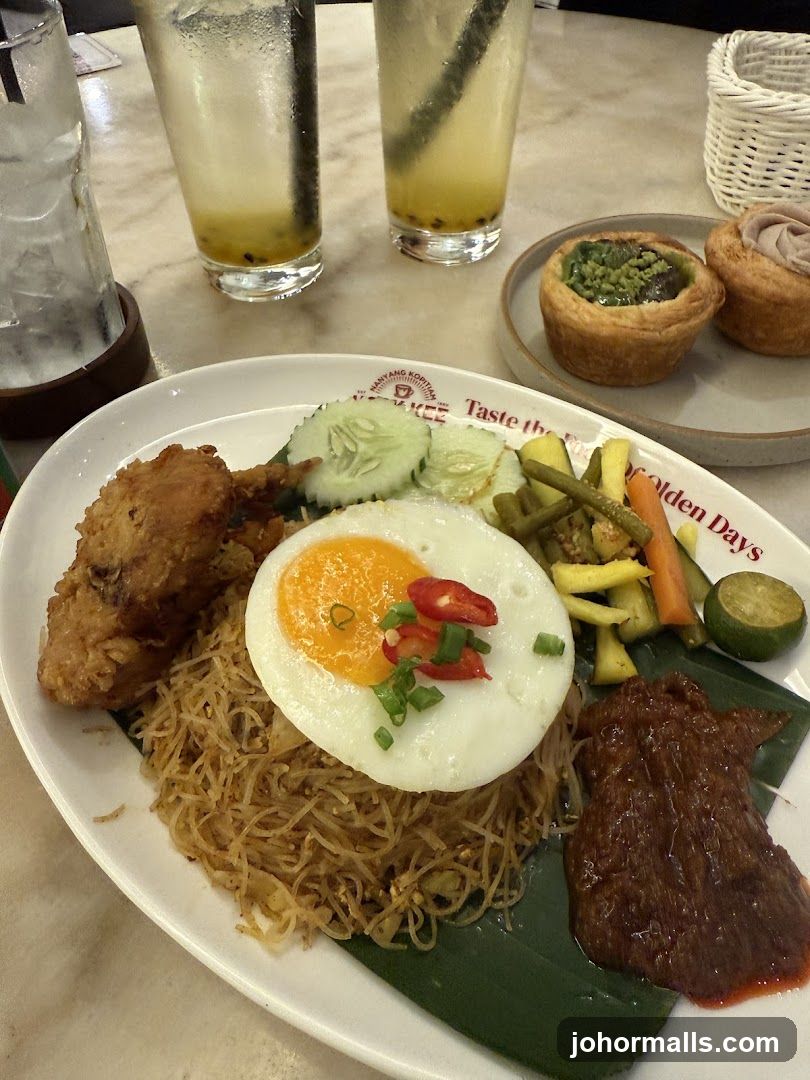 Fried Noodles with Fried Chicken and Egg