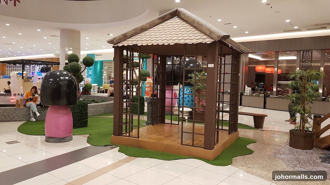 Mall interior with decorative gazebo and sculptures