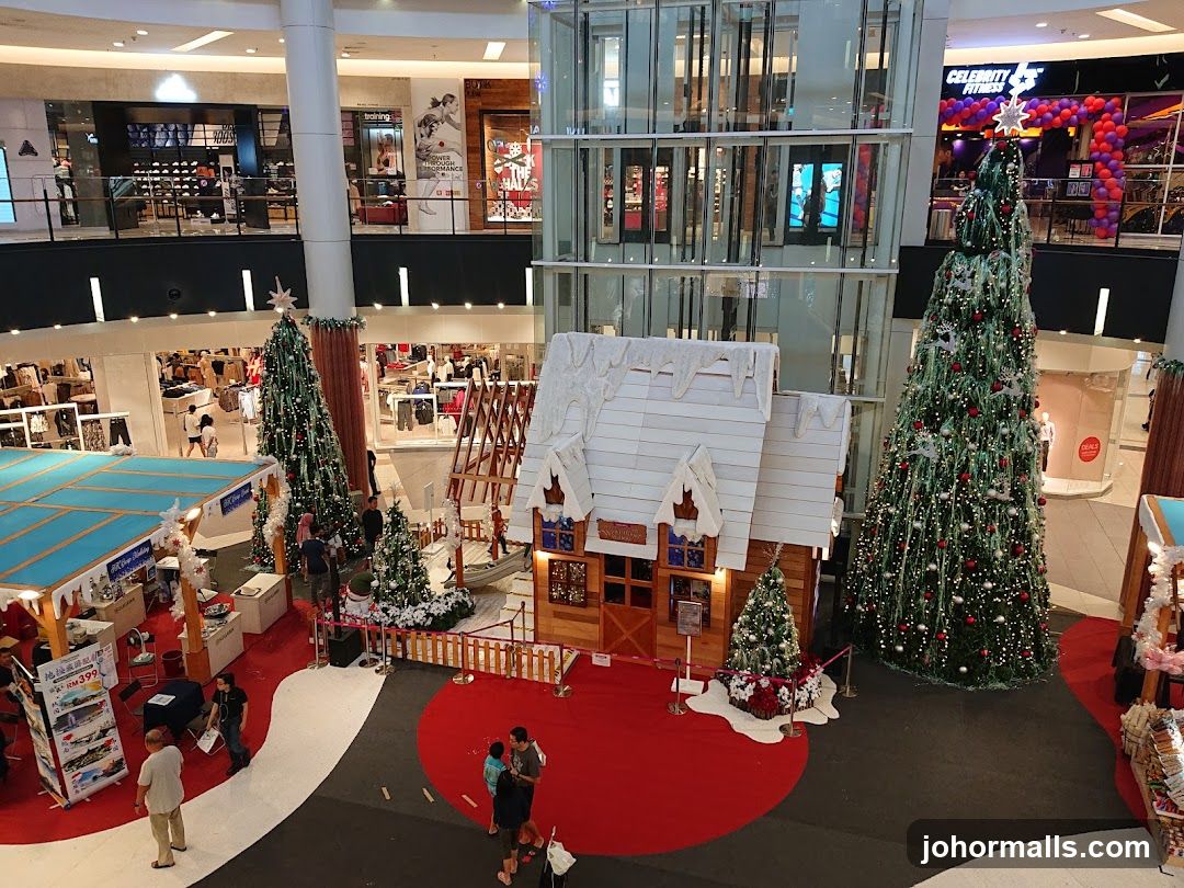 Christmas decorations in a shopping mall