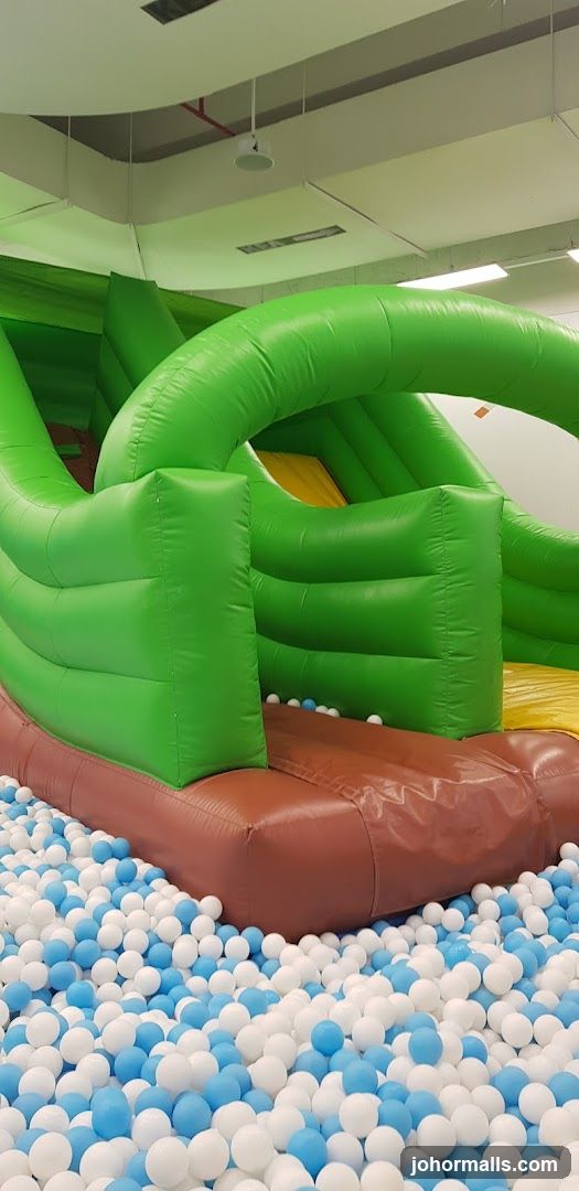 Inflatable Play Structure with Ball Pit
