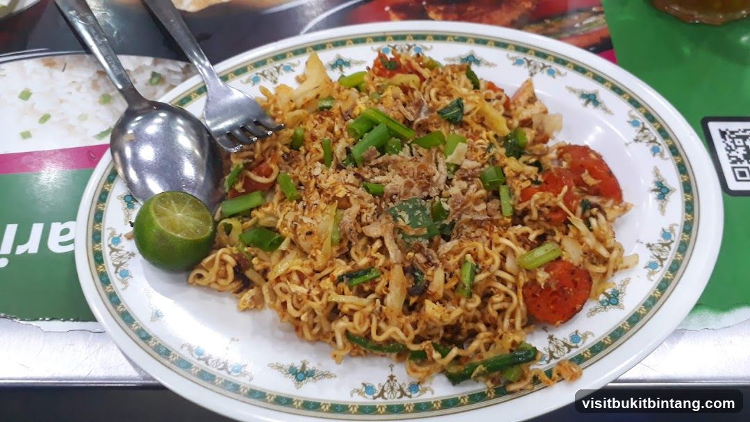 Noodles with Toppings