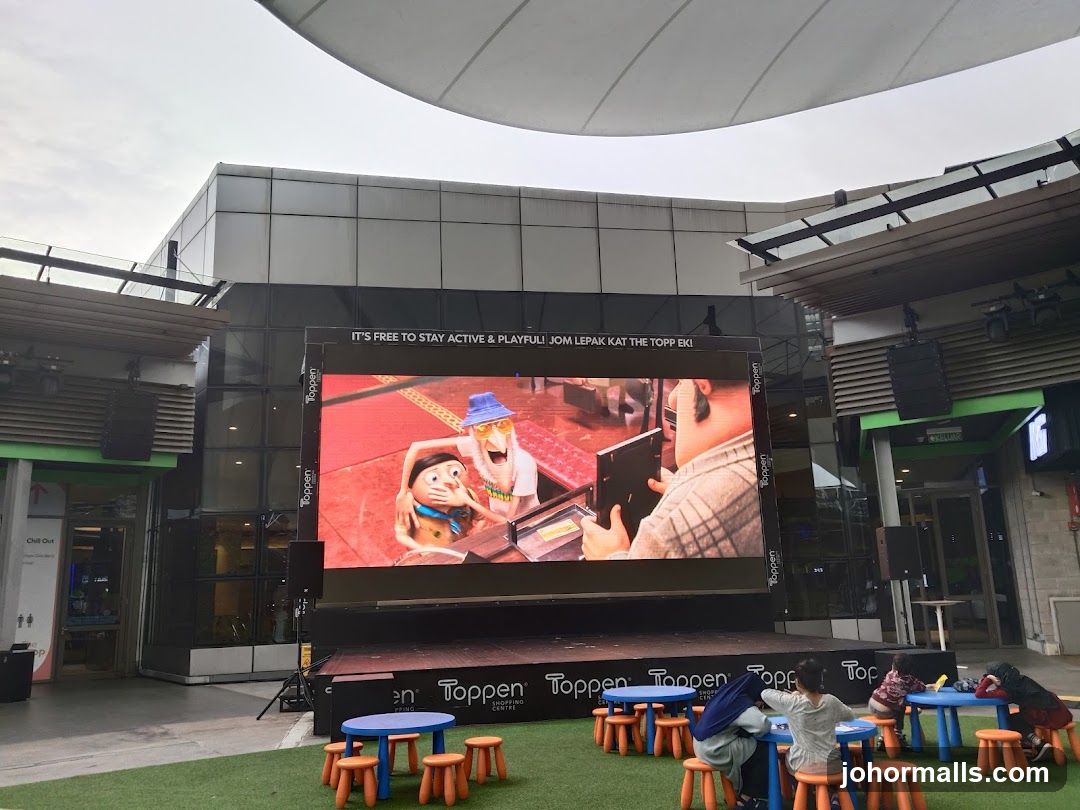 Outdoor Screen Display