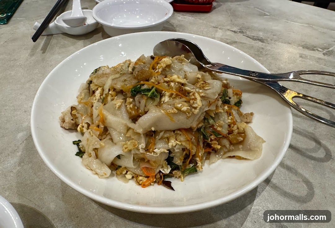 Noodles with Egg and Vegetables