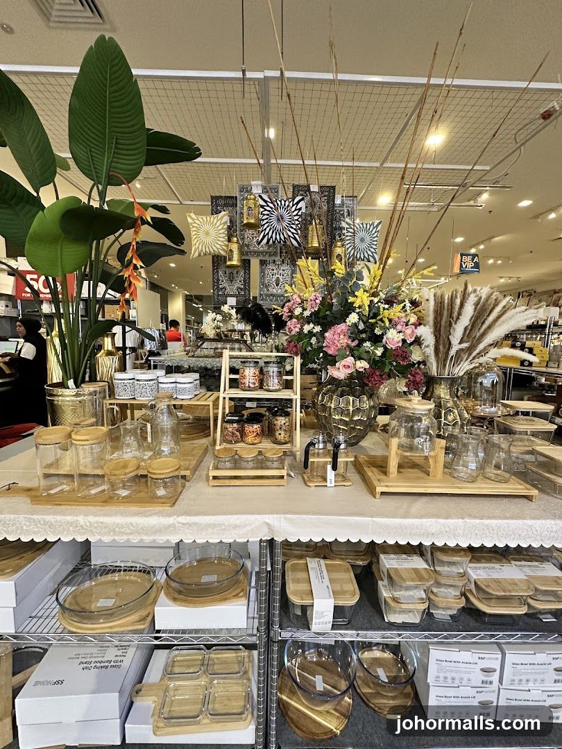 Home Goods Display