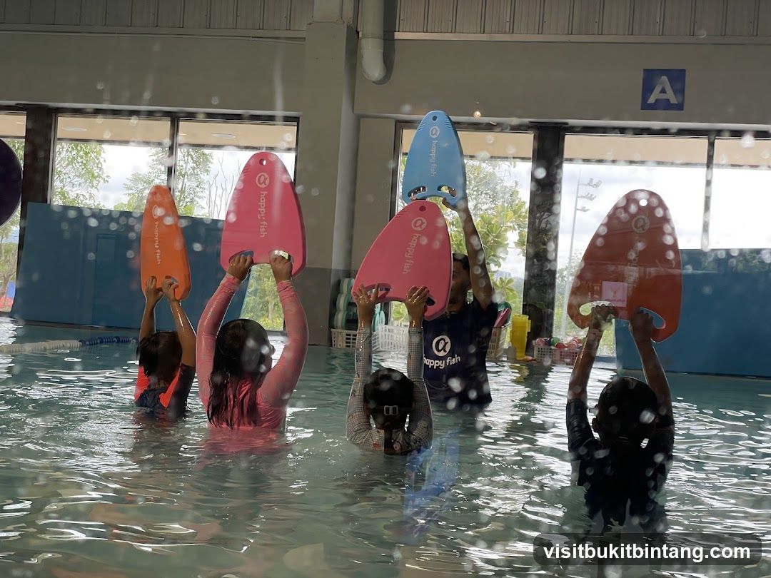 Children in a swimming lesson