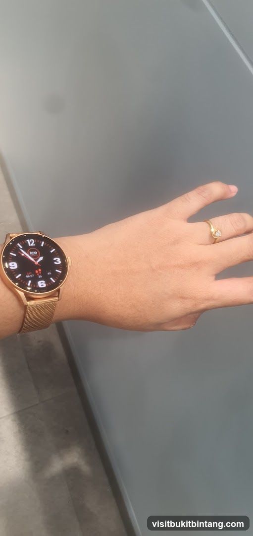 Rose Gold Smartwatch
