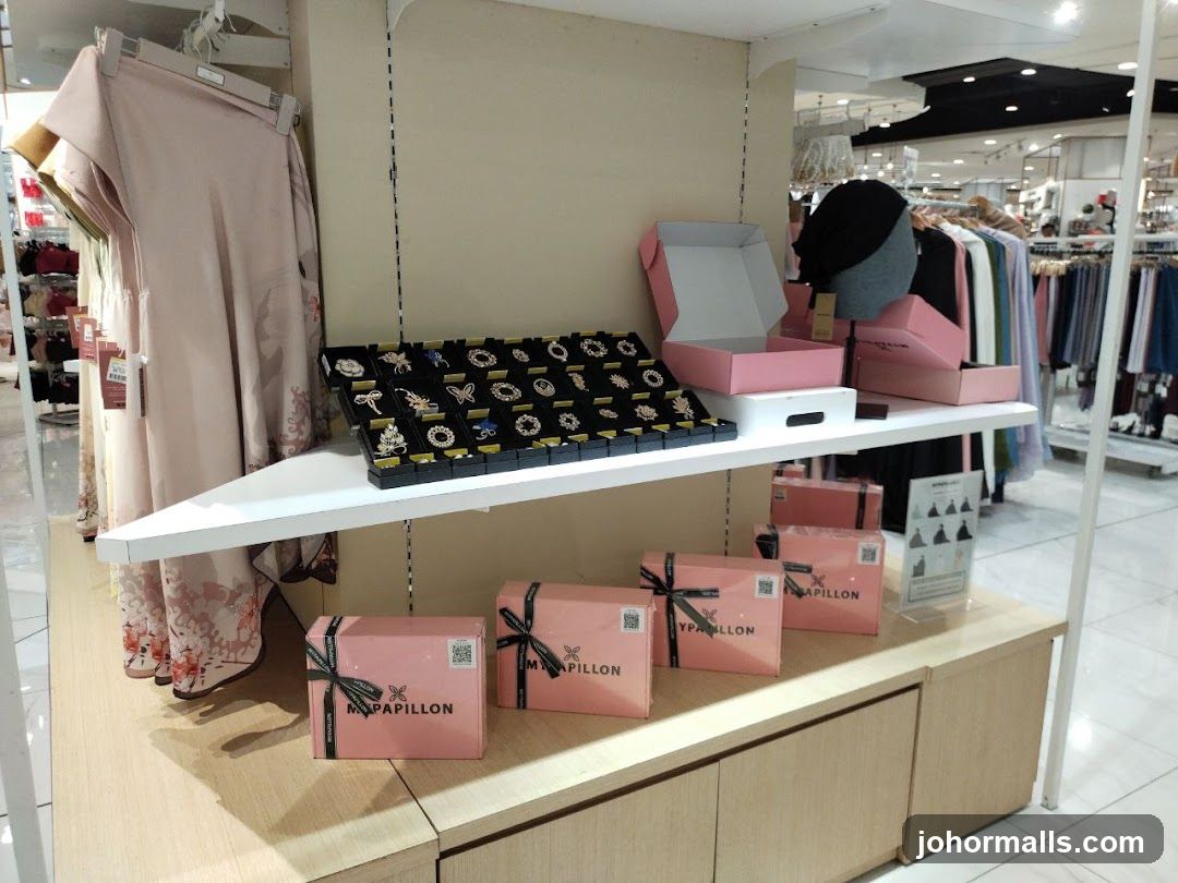 Fashion Accessories Display