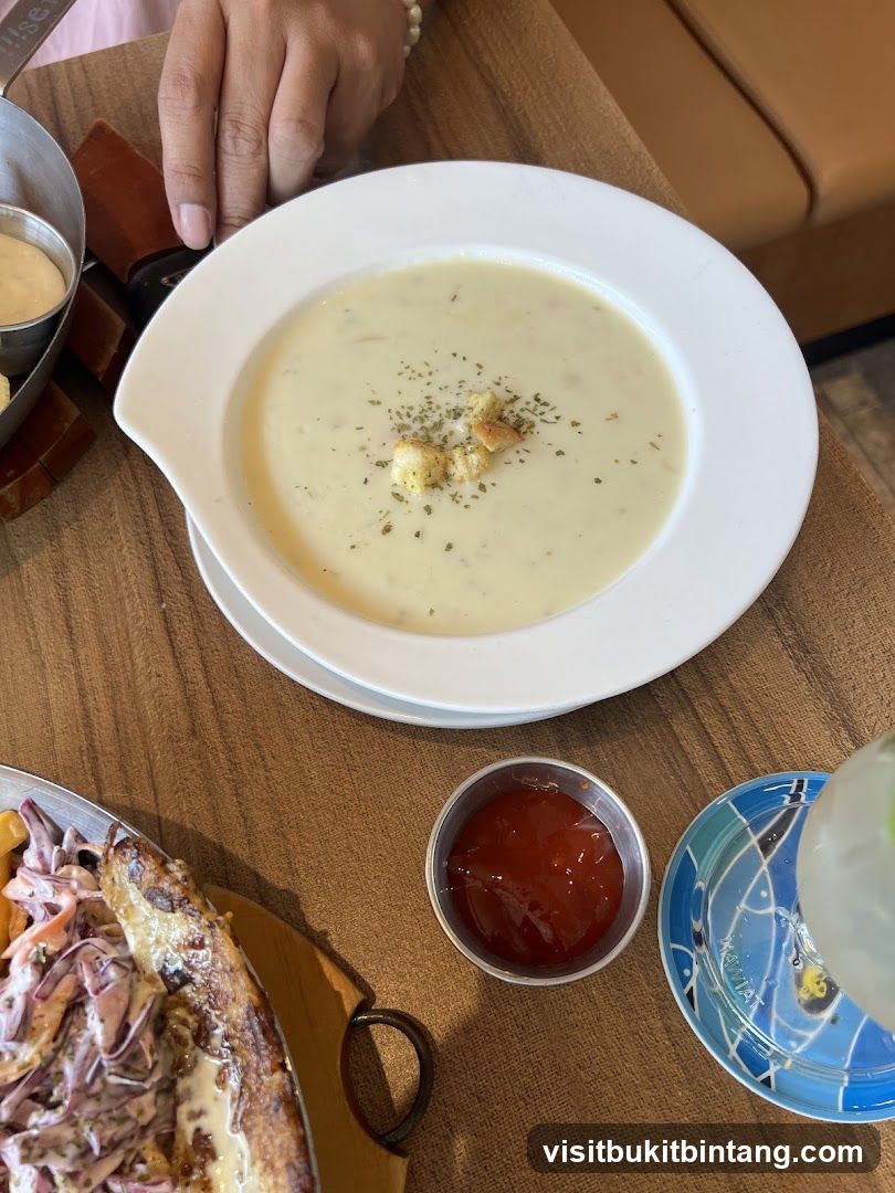 Creamy Soup with Croutons