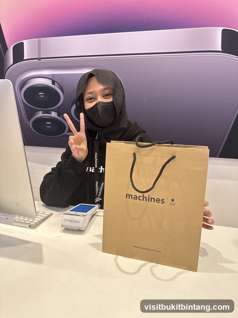 Customer with shopping bag at Machines store