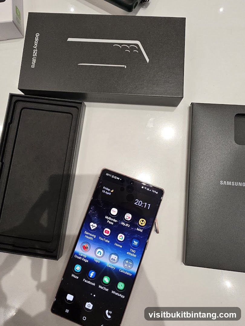 Samsung Galaxy S25 Ultra Box and Phone