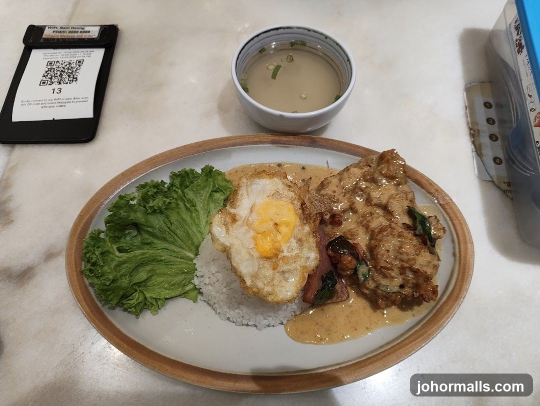 Chicken Rice with Fried Egg