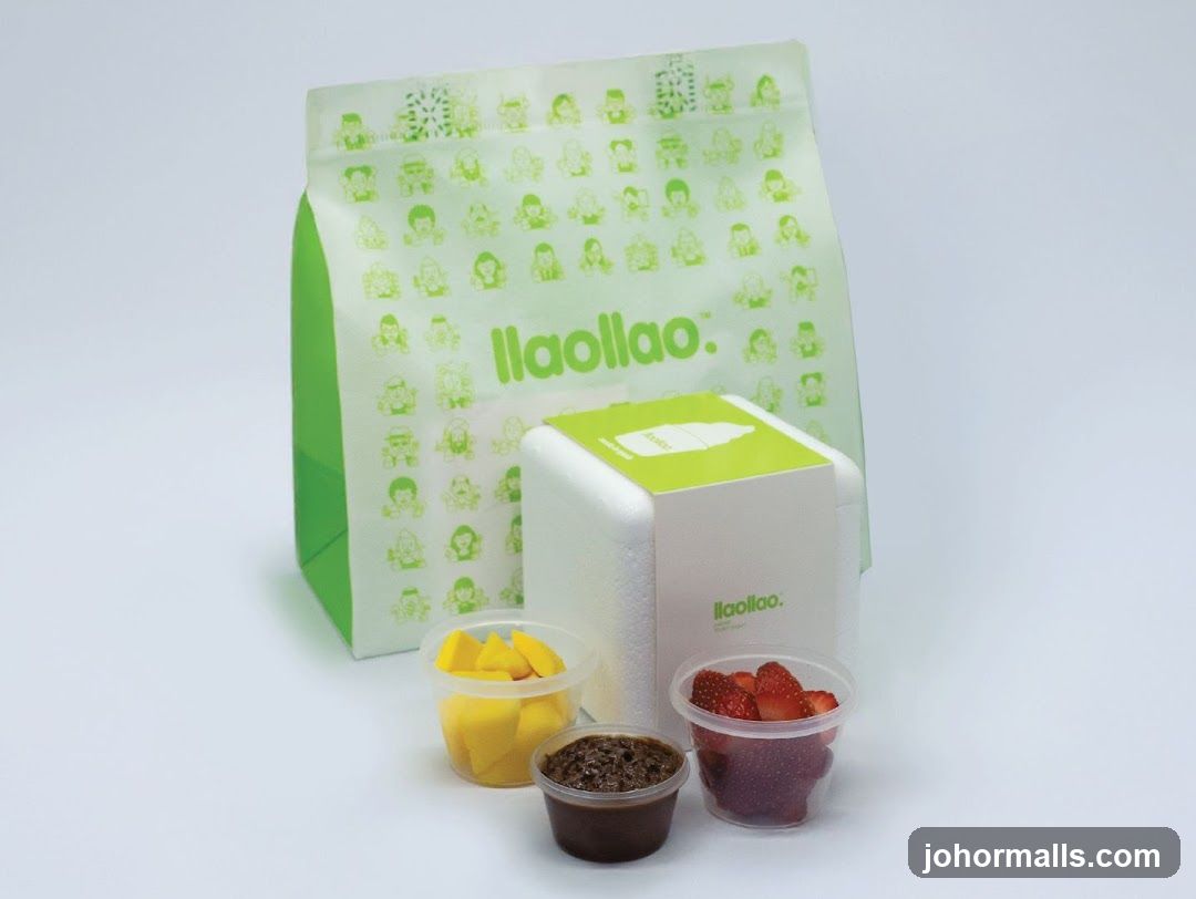 Llaollao Takeaway Packaging with Fruit Toppings
