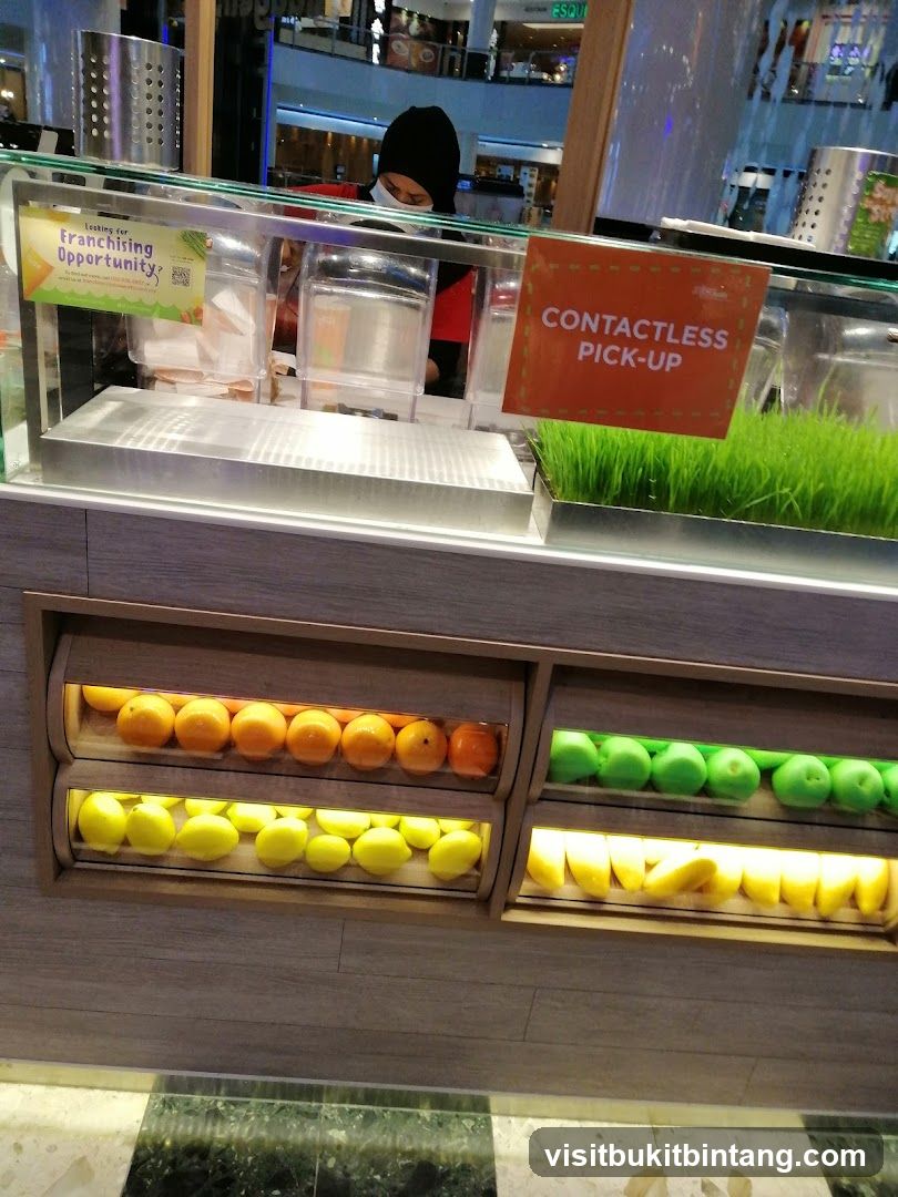 Fruit display with contactless pick-up sign