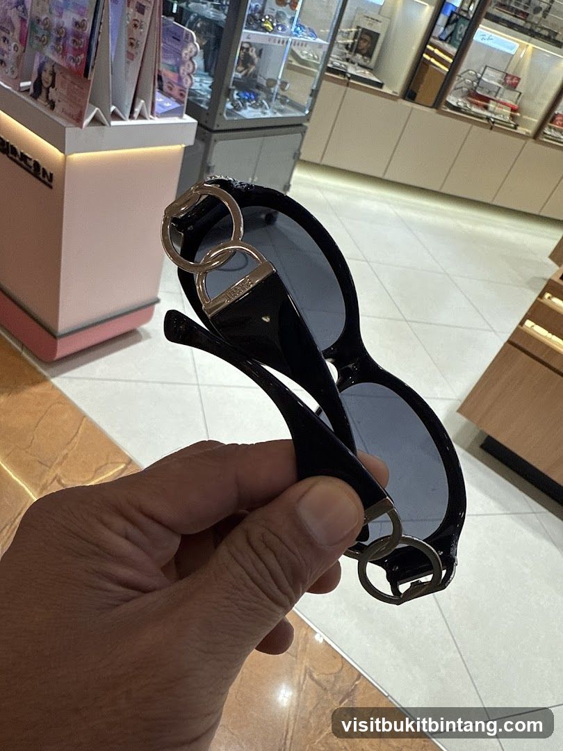 Sunglasses with keychain
