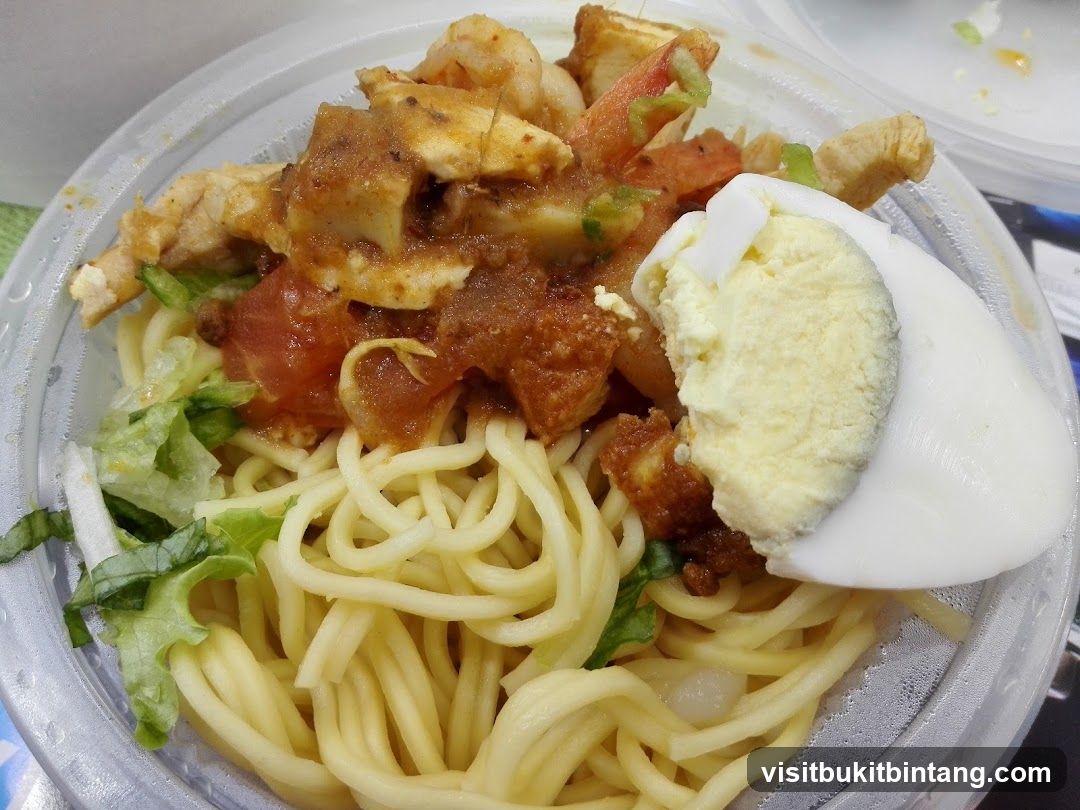 Noodle Dish with Shrimp and Egg