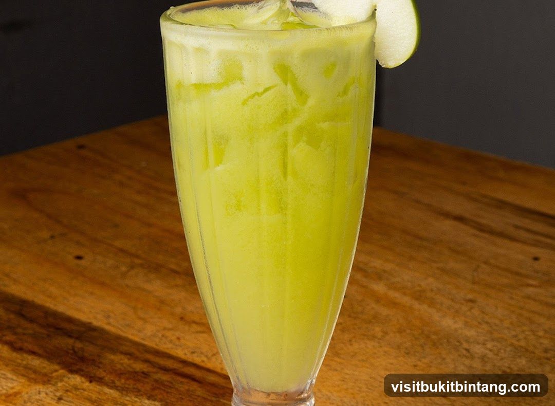 Green Juice with Apple Slice