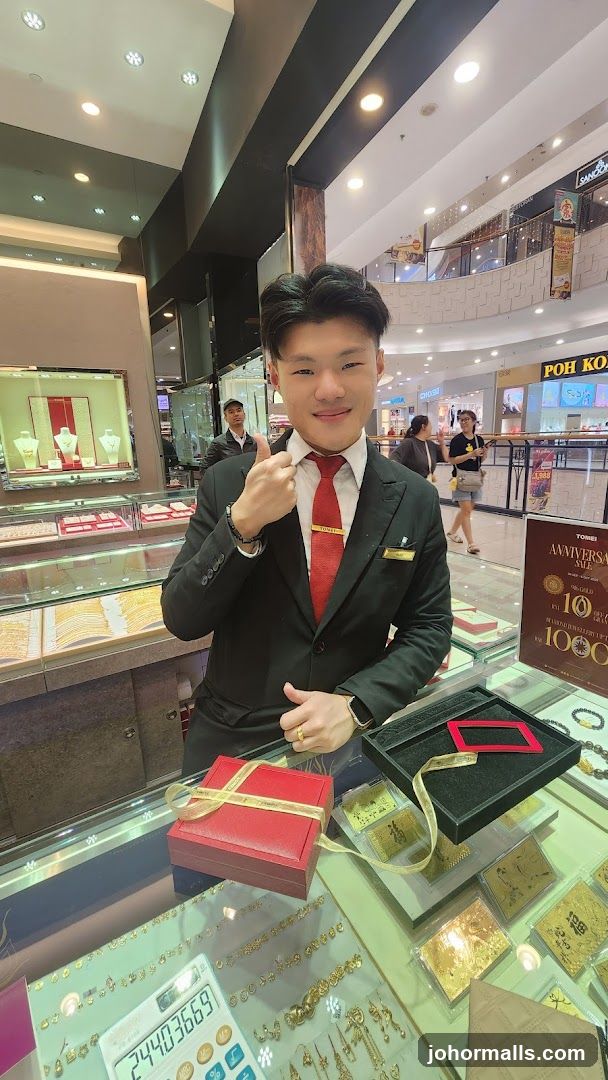 Jewelry Store Employee