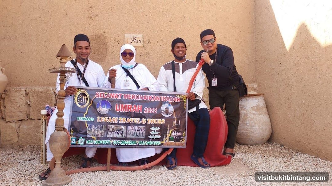 Group holding Umrah banner