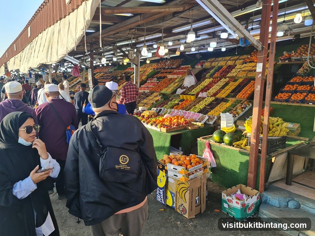 Outdoor Fruit Market