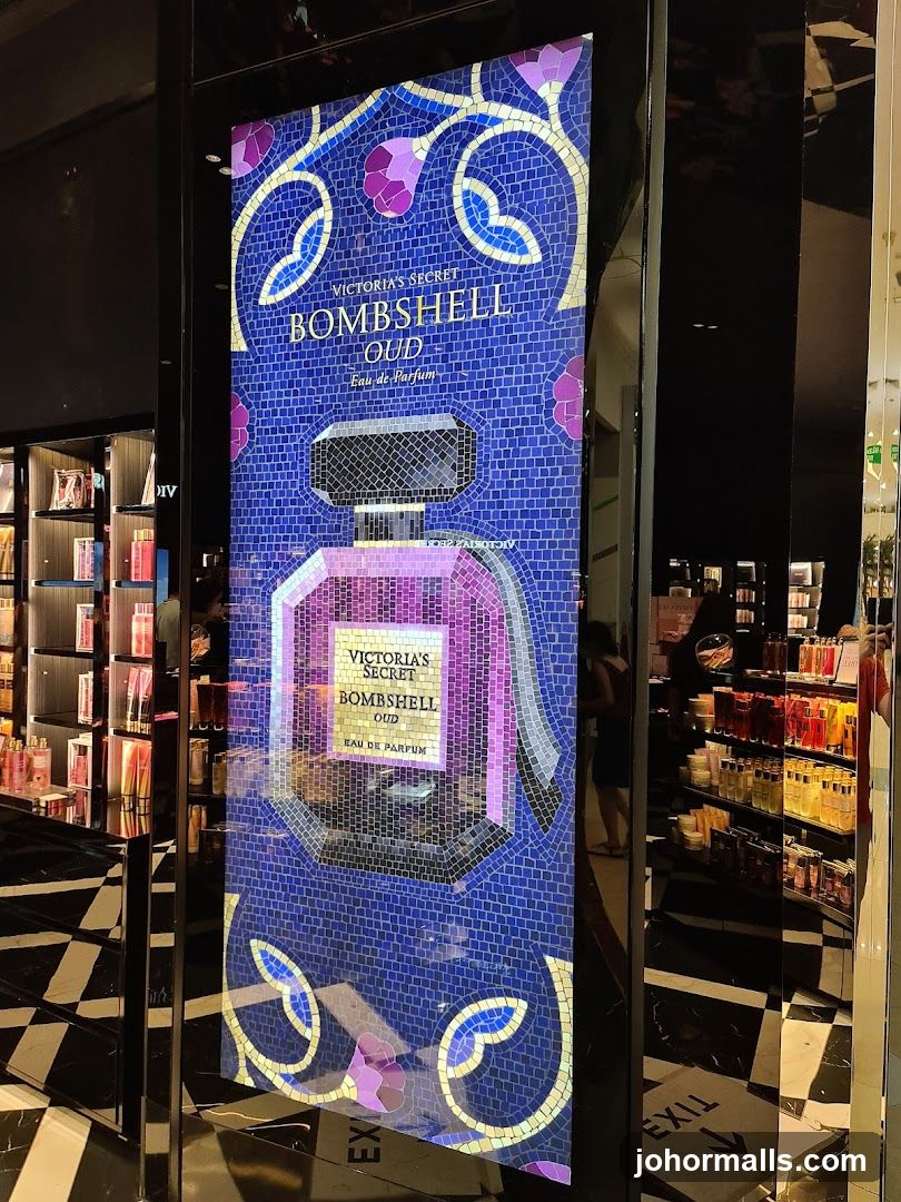 Victoria's Secret Bombshell Oud Display