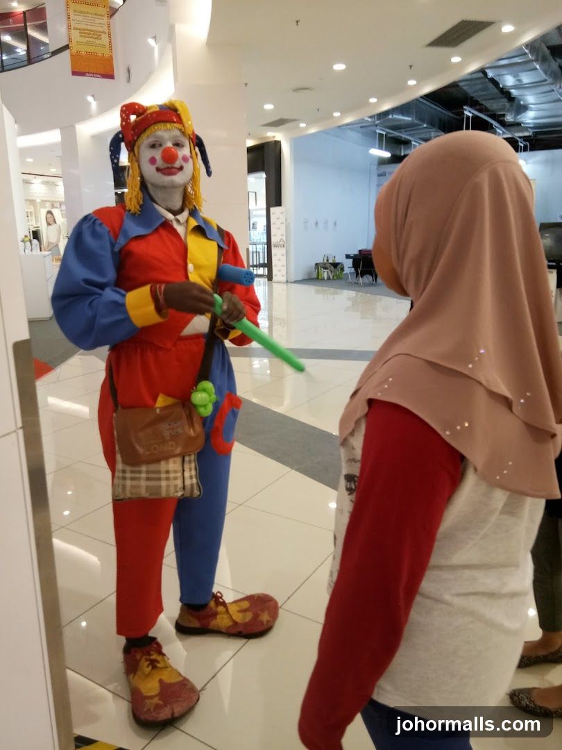 Clown with Balloon