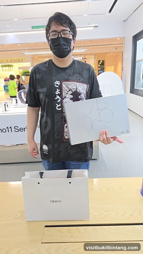 Man holding an Oppo product
