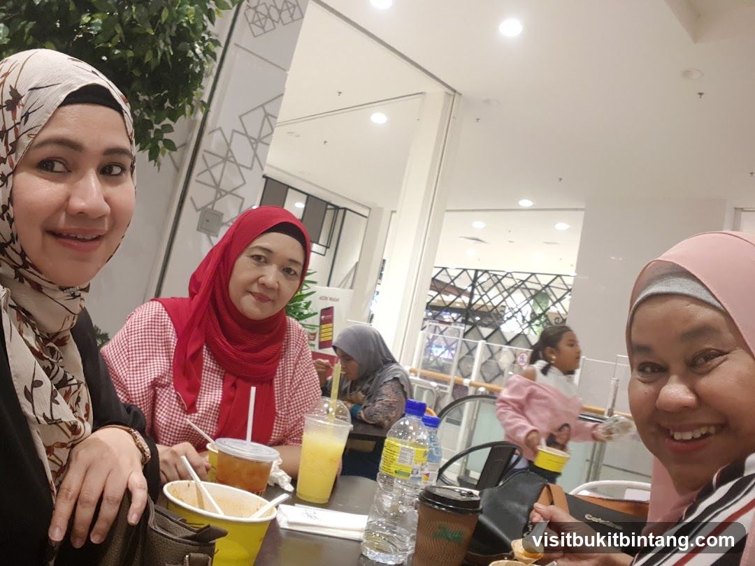 People enjoying drinks at a cafe