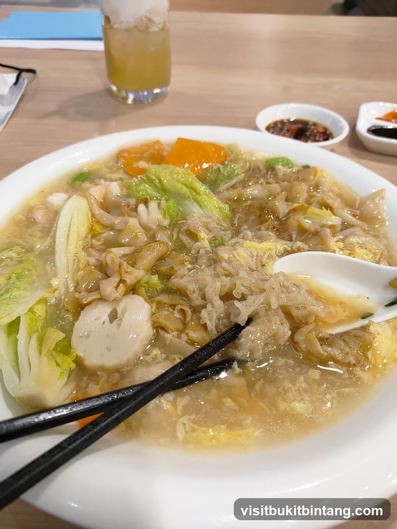 Noodles with Vegetables and Seafood