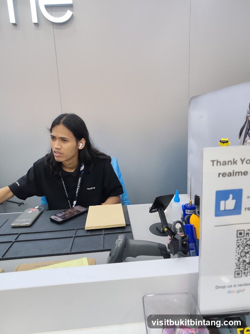 Realme Store Counter