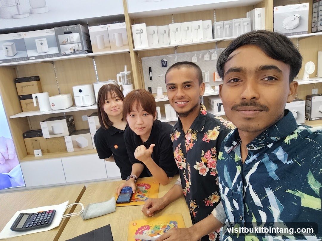 Store Employees and Customers