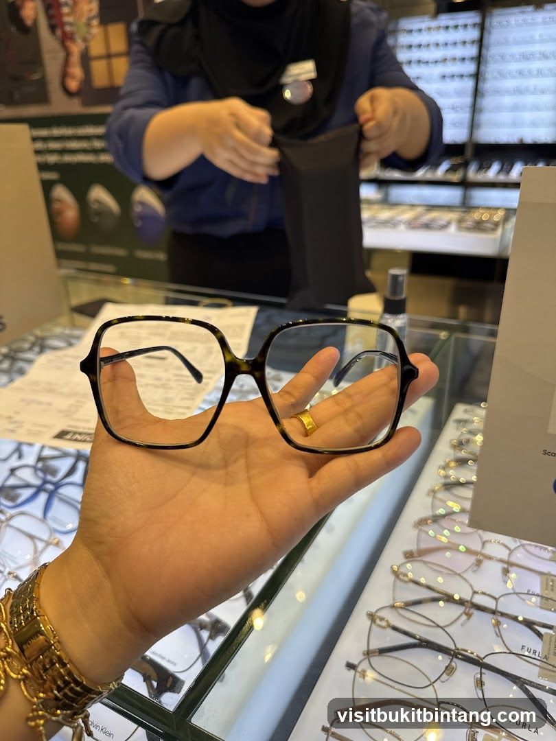 Eyeglasses Display