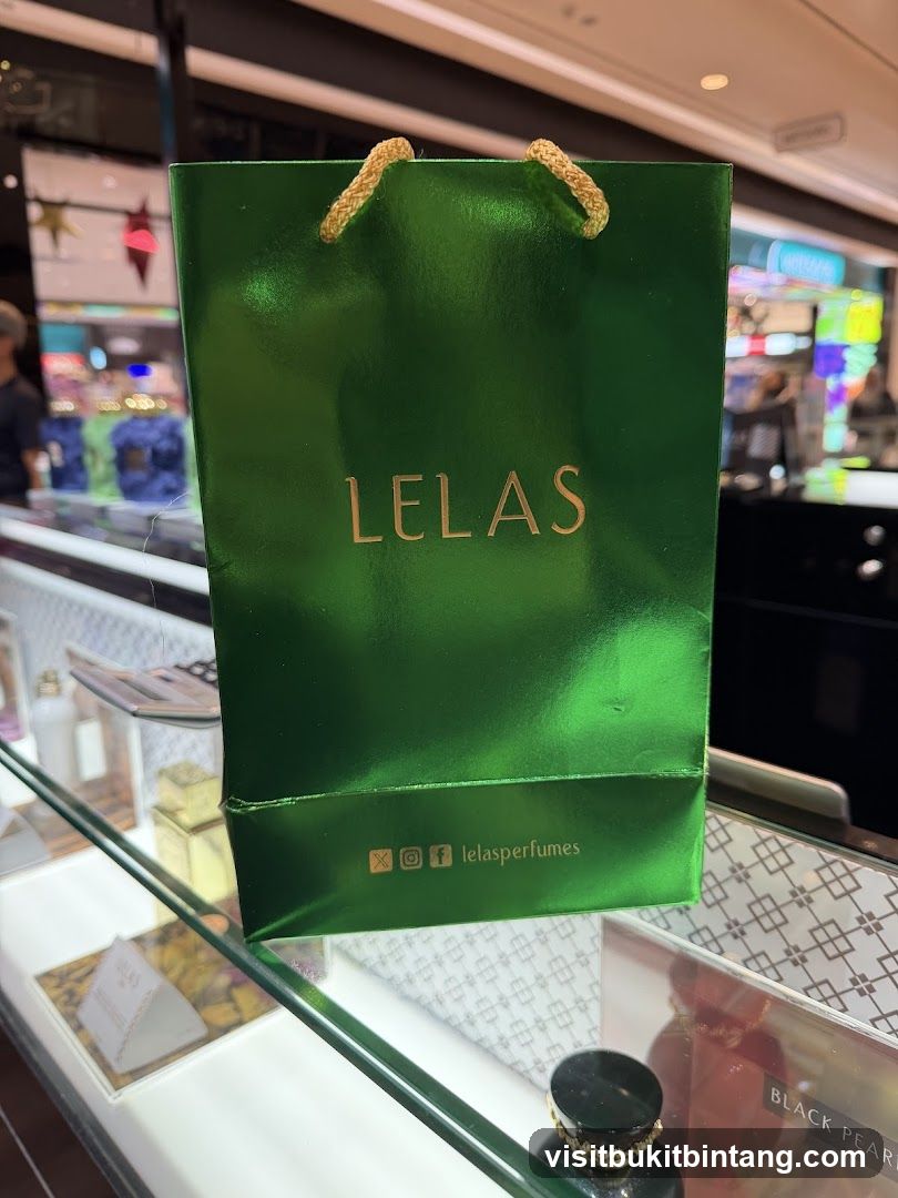 Green shopping bag with LELAS logo