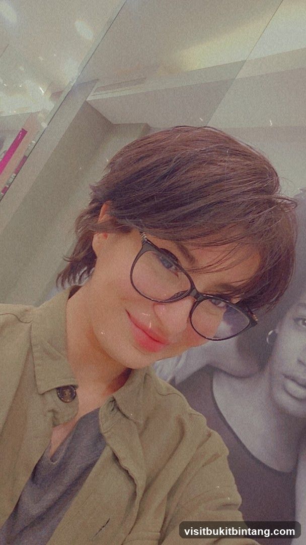 Woman wearing glasses