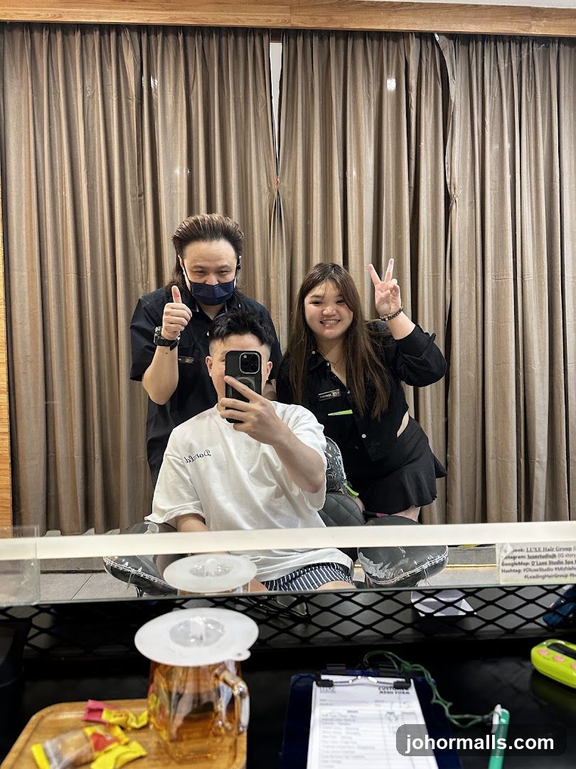 Salon Staff and Customer