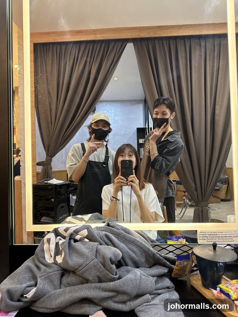 Salon Staff and Customer