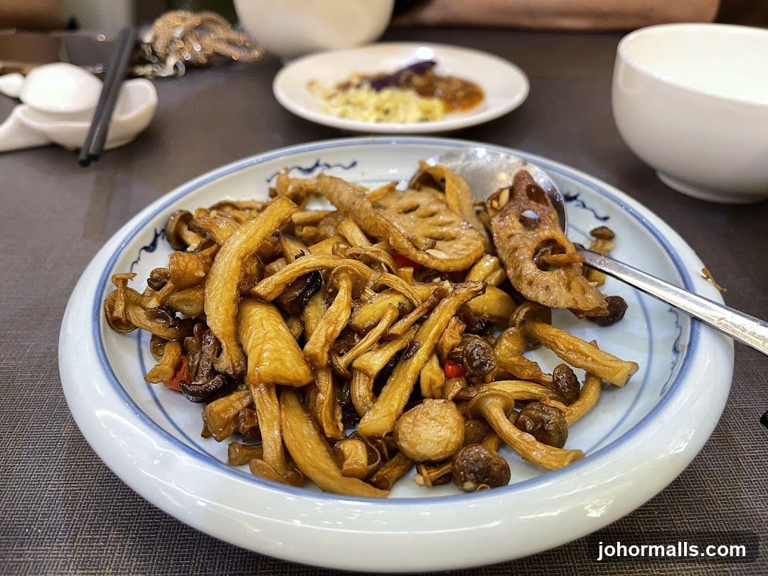 Stir-fried Mushrooms and Lotus Root