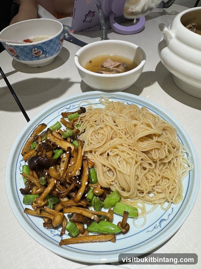 Noodles with Mushrooms and Green Beans